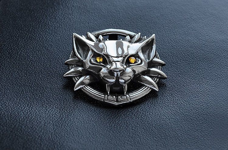 medaillon-witcher-2-pendentif-collier-ecole-chat [750 x 496]