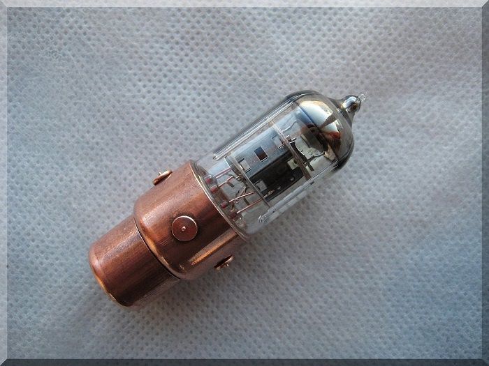 cle-usb-steampunk-tube-radio-flashdrive-2 [700 x 525]