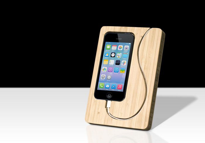 iphone-5-dock-bambou-apple-bois [700 x 480]