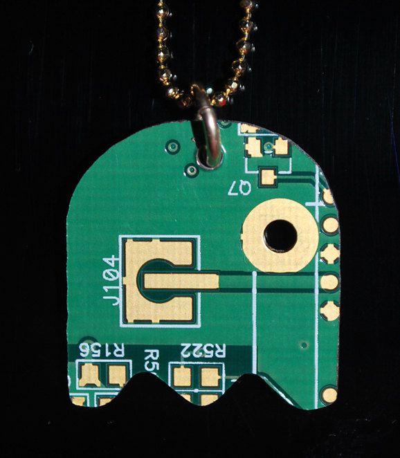 pendentif-circuit-imprime-ordinateur-pac-man-2 [578 x 662]