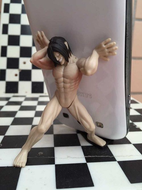 eren-jaeger-attaque-titan-support-smartphone-figurine [500 x 666]