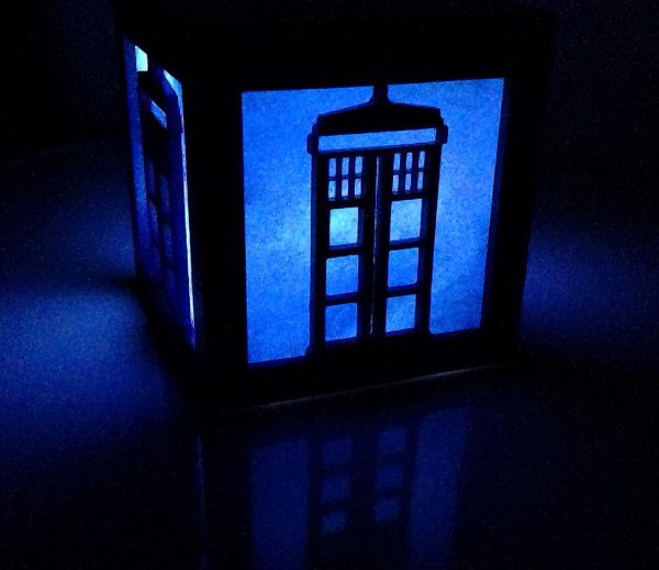 tardis-boite-lumiere-light-box-doctor-who-decoration [600 x 519]