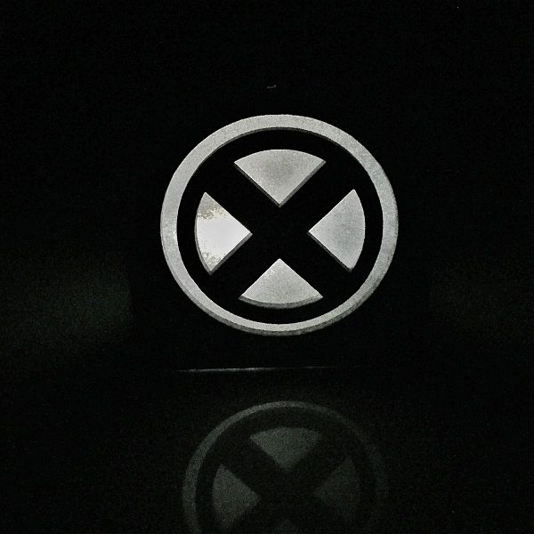 x-men-logo-boite-lumiere-light-box-marvel-decoration-2 [600 x 600]